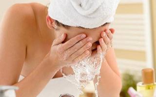 Можно ли умывать лицо хозяйственным мылом без вреда для кожи: правила применения и рецепты масок Мыло
 для увядающей кожи домашнего приготовления